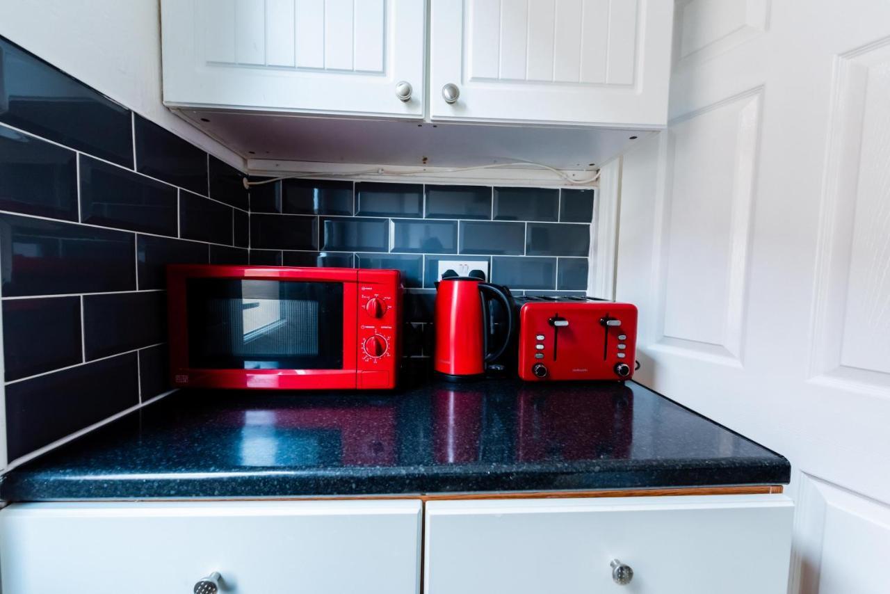 The Private Villa, Northampton Centre, 9 Beds, 5 Bedrooms, Sleeps 12 エクステリア 写真