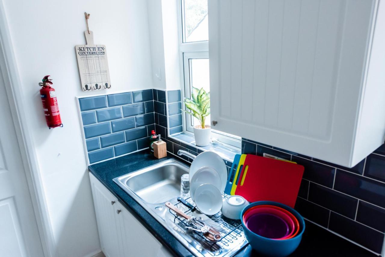 The Private Villa, Northampton Centre, 9 Beds, 5 Bedrooms, Sleeps 12 エクステリア 写真