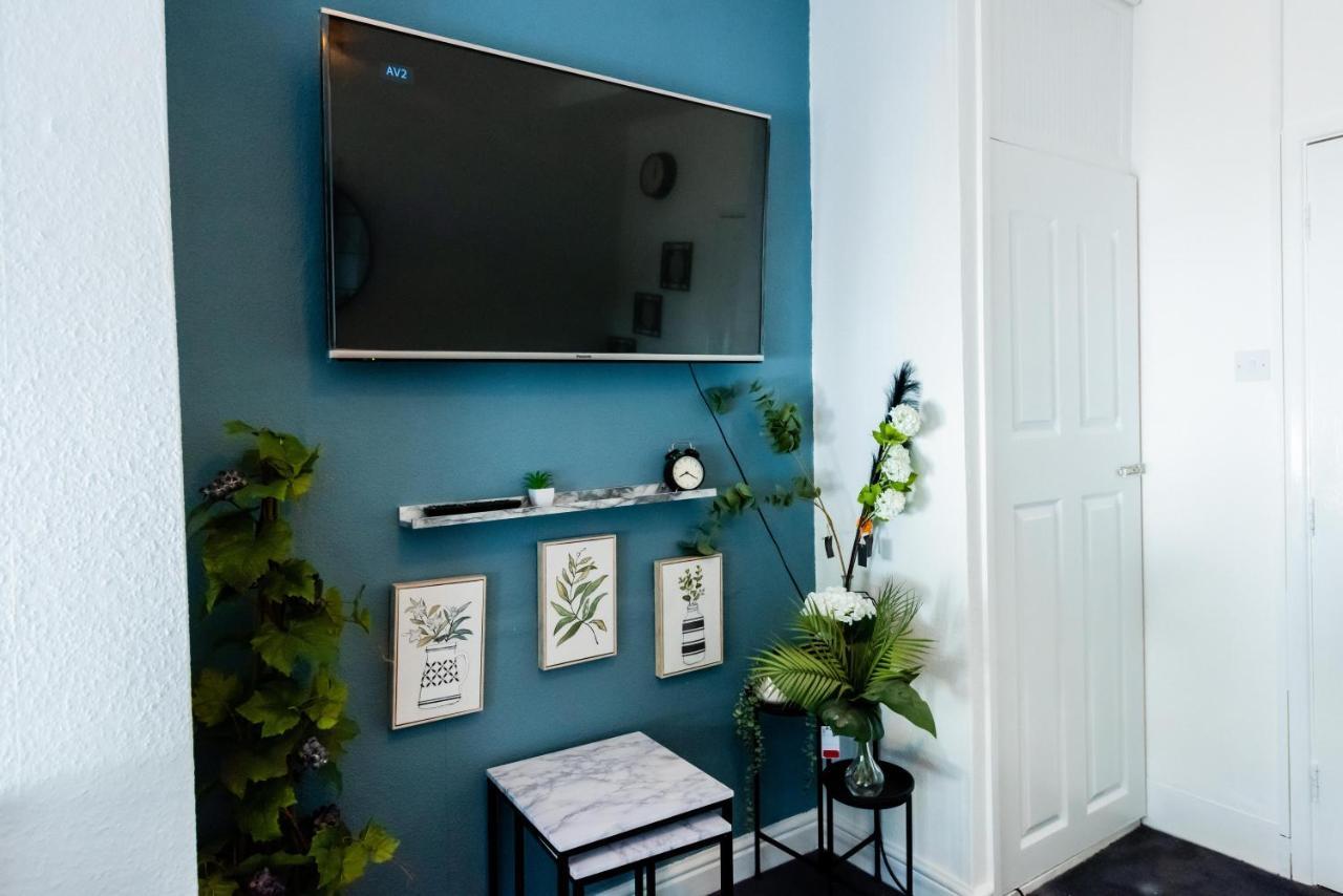 The Private Villa, Northampton Centre, 9 Beds, 5 Bedrooms, Sleeps 12 エクステリア 写真
