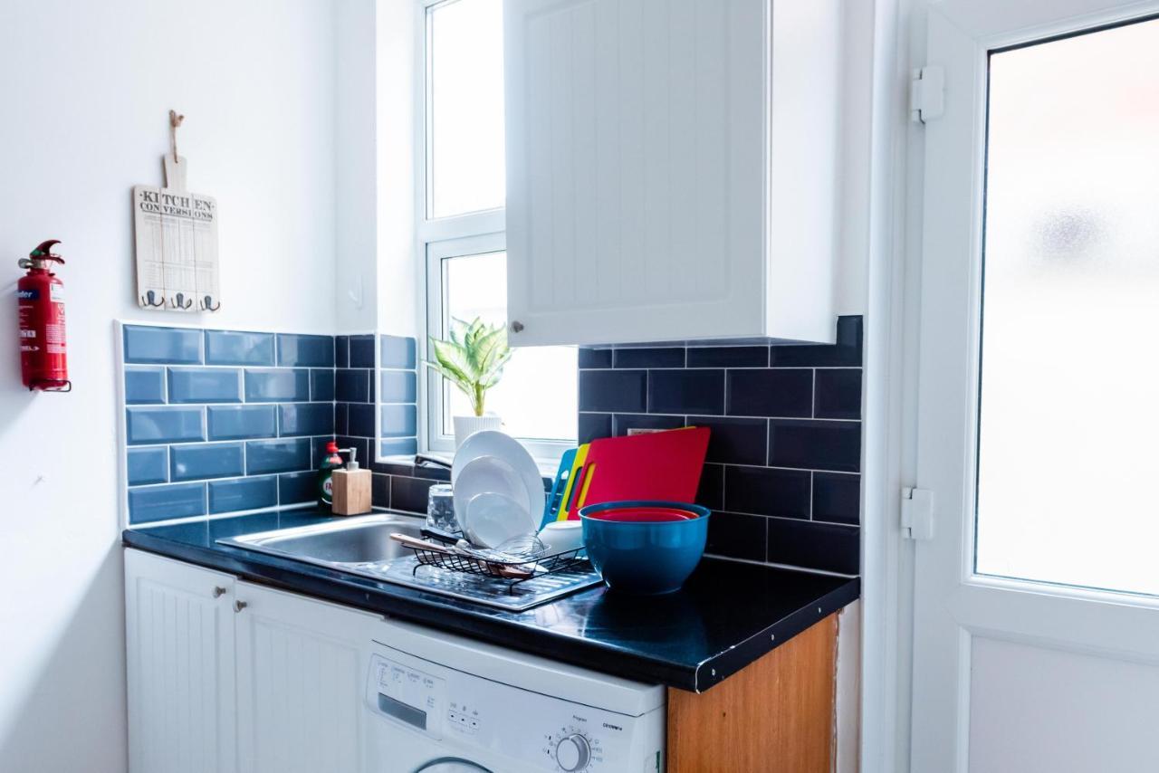 The Private Villa, Northampton Centre, 9 Beds, 5 Bedrooms, Sleeps 12 エクステリア 写真