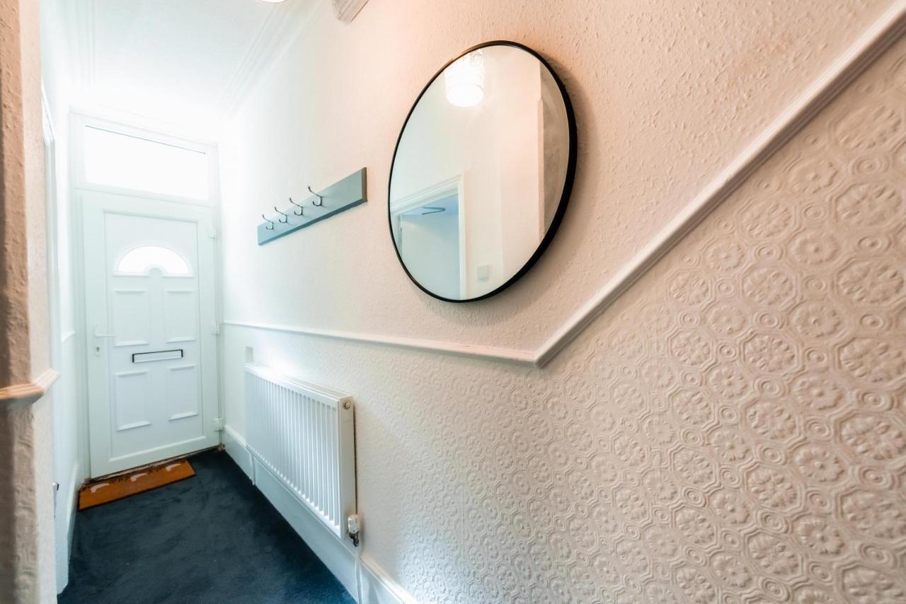 The Private Villa, Northampton Centre, 9 Beds, 5 Bedrooms, Sleeps 12 エクステリア 写真
