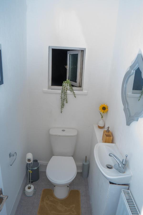 The Private Villa, Northampton Centre, 9 Beds, 5 Bedrooms, Sleeps 12 エクステリア 写真