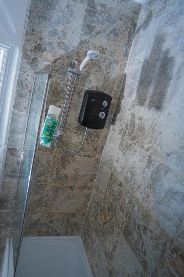 The Private Villa, Northampton Centre, 9 Beds, 5 Bedrooms, Sleeps 12 エクステリア 写真