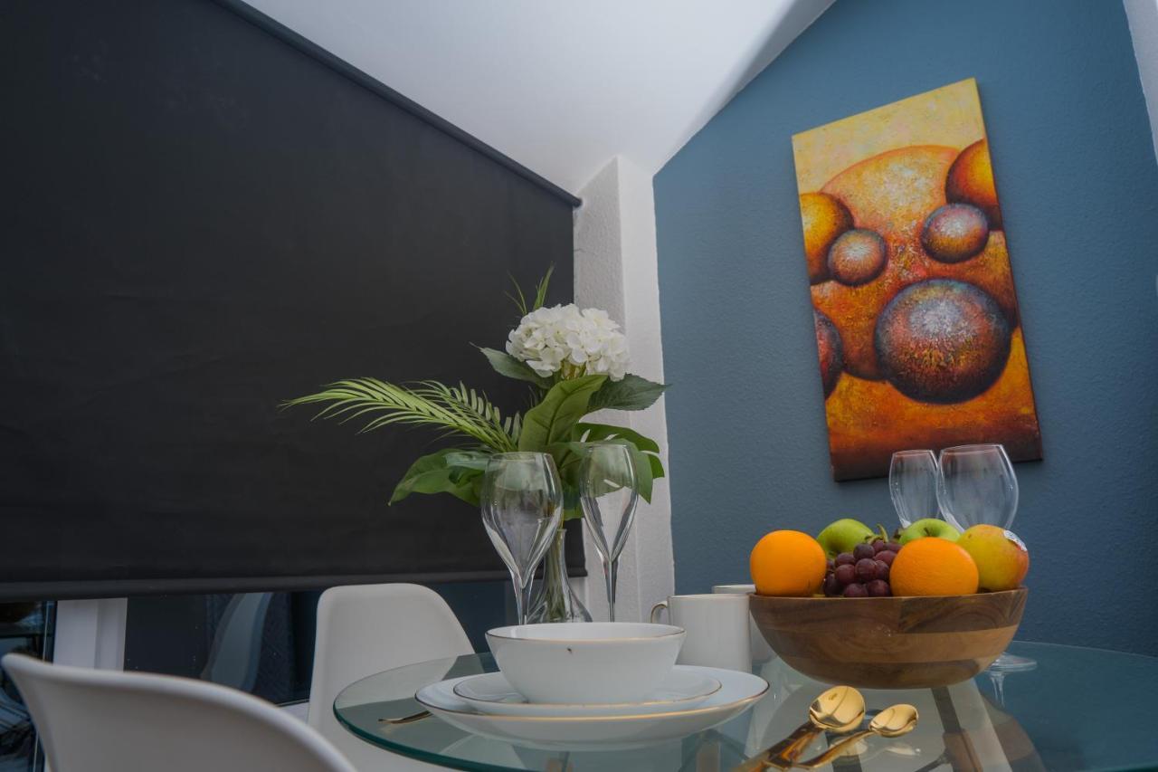 The Private Villa, Northampton Centre, 9 Beds, 5 Bedrooms, Sleeps 12 エクステリア 写真